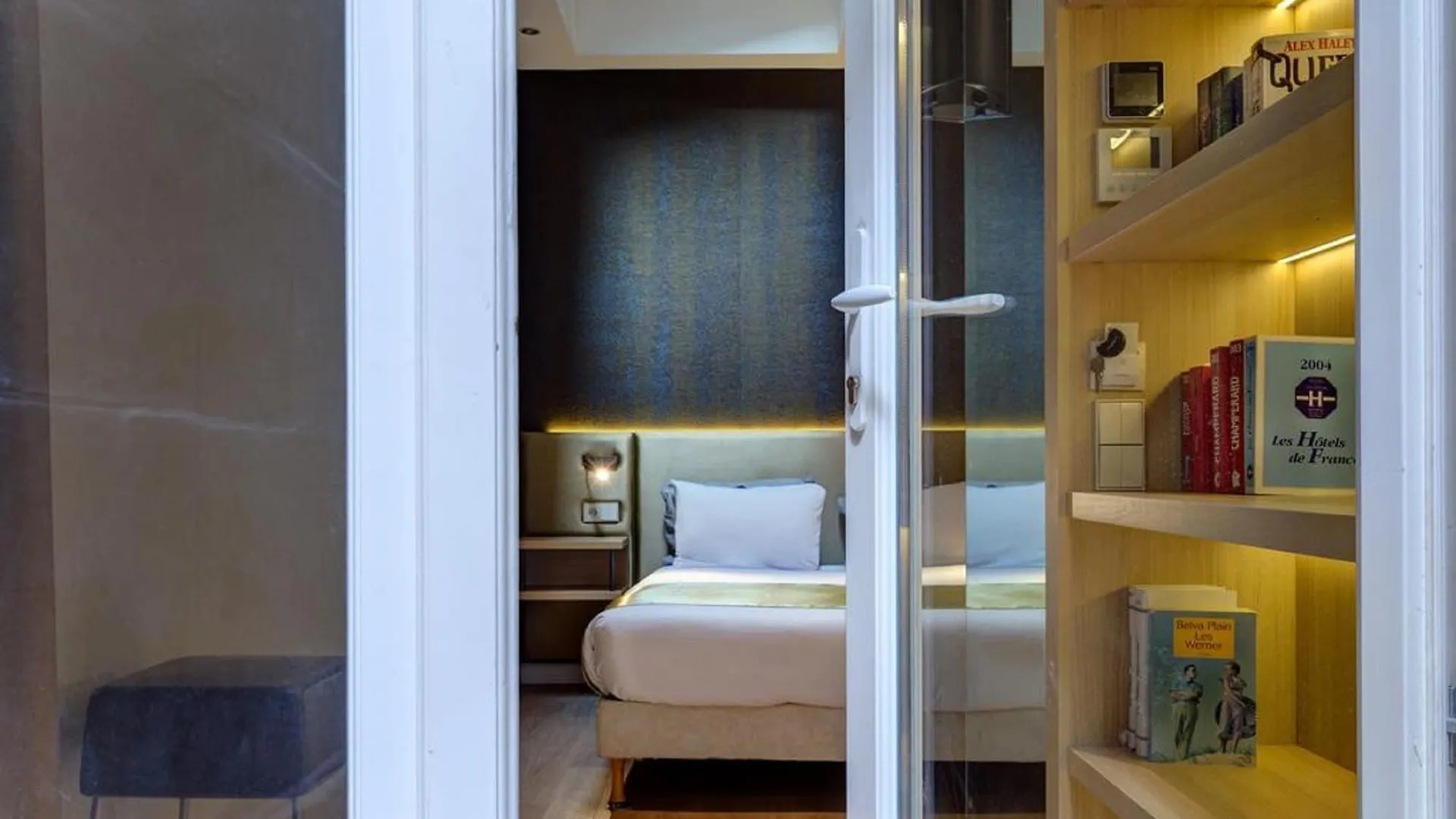 ***  Hotel Elixir Paris France
